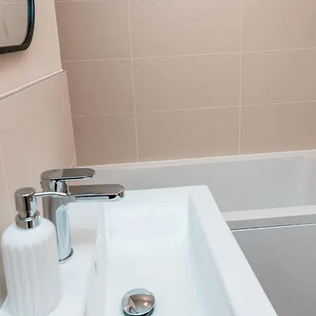 Entire 2 Bedroom And 2 Bathroom Apartment In Manchester City -Free Underground Parking Buitenkant foto