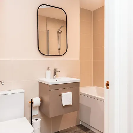 Entire 2 Bedroom And 2 Bathroom Apartment In Manchester City -Free Underground Parking Buitenkant foto
