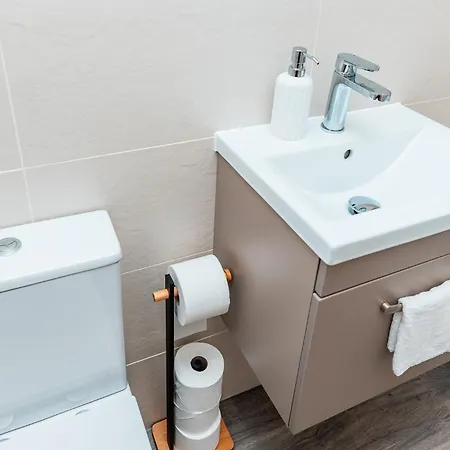 Entire 2 Bedroom And 2 Bathroom Apartment In Manchester City -Free Underground Parking Buitenkant foto