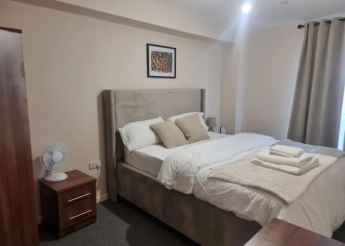Entire 2 Bedroom And 2 Bathroom Apartment In Manchester City -Free Underground Parking