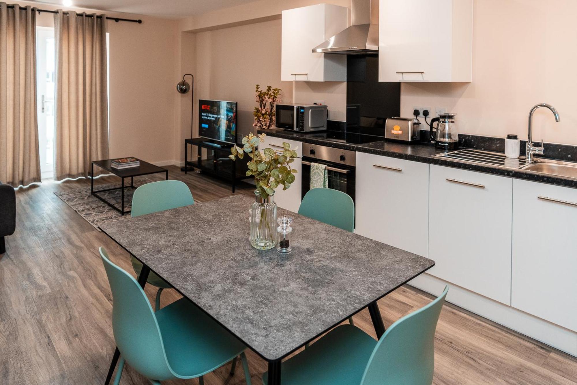 Entire 2 Bedroom And 2 Bathroom In -free Underground Parking Appartement *