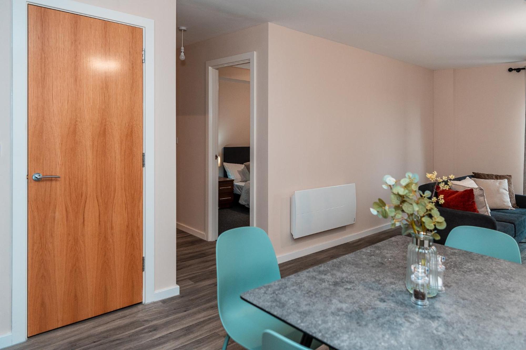 Appartement Entire 2 Bedroom And 2 Bathroom In -free Underground Parking *