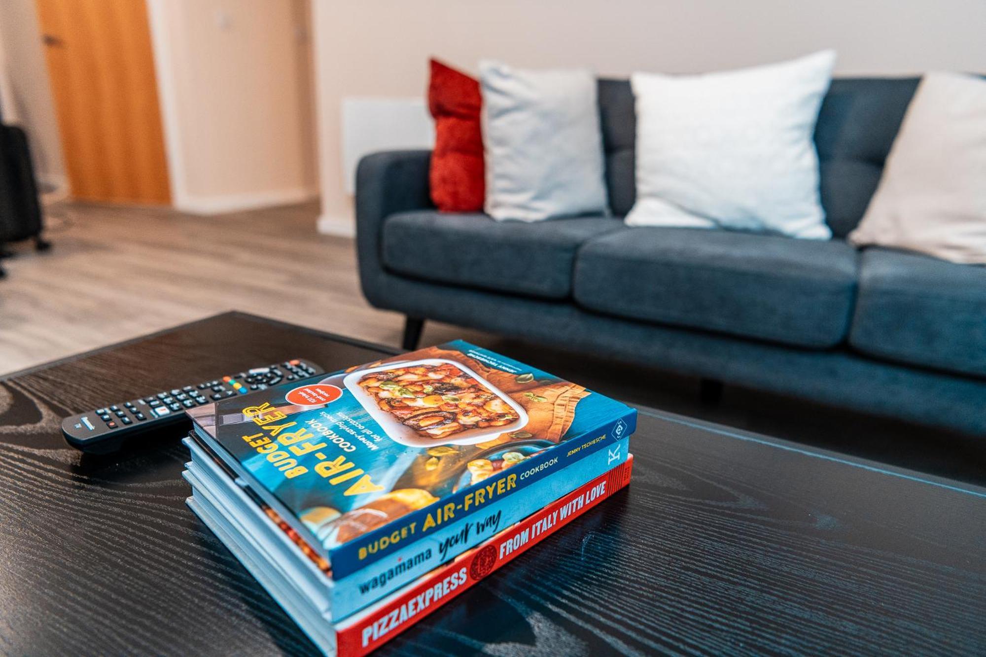 Entire 2 Bedroom And 2 Bathroom In -free Underground Parking Appartement *
