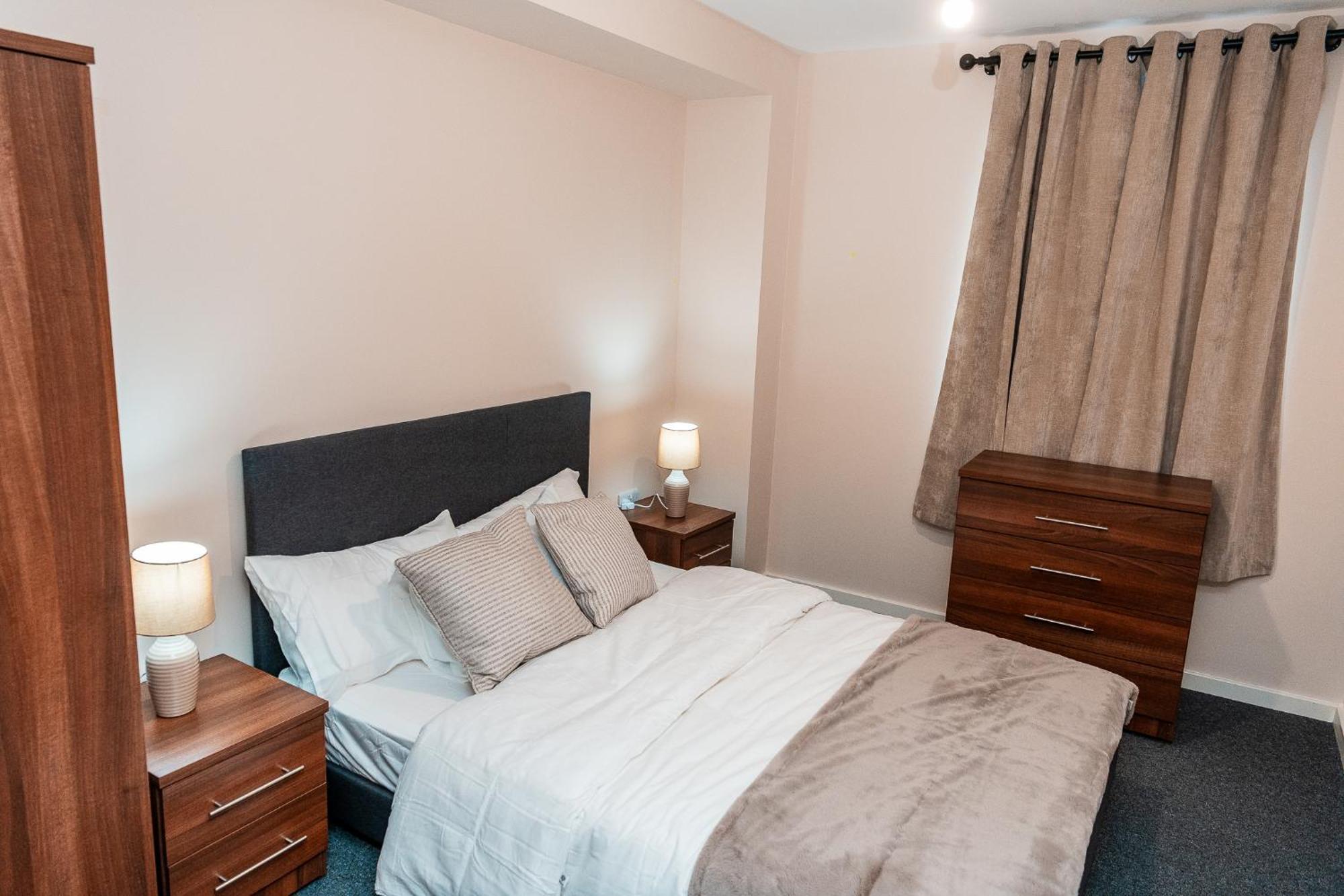 Entire 2 Bedroom And 2 Bathroom In -free Underground Parking Appartement Manchester