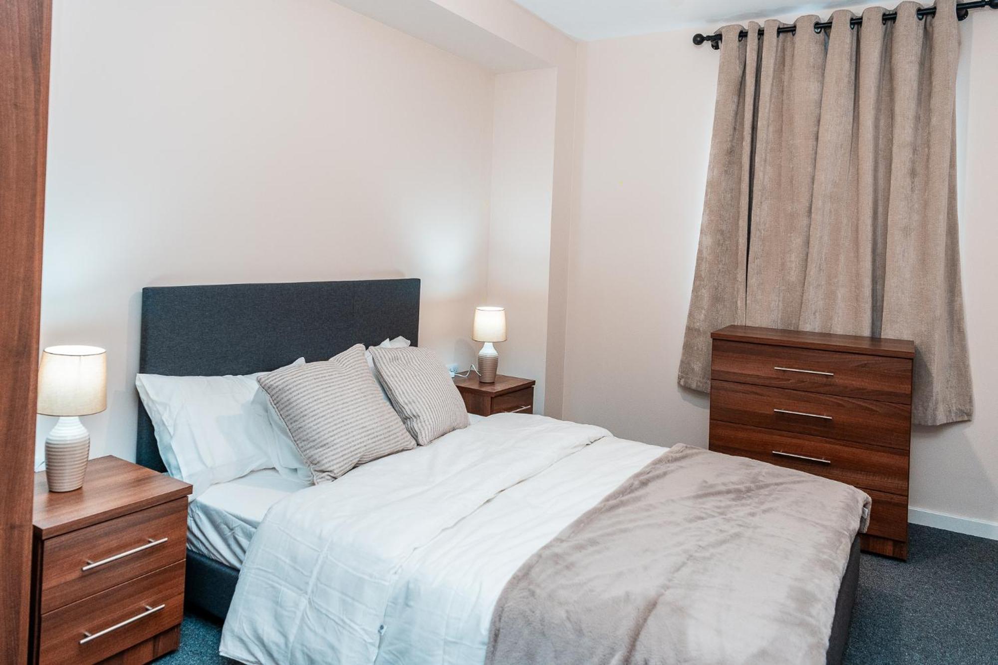 Entire 2 Bedroom And 2 Bathroom In -free Underground Parking Appartement *