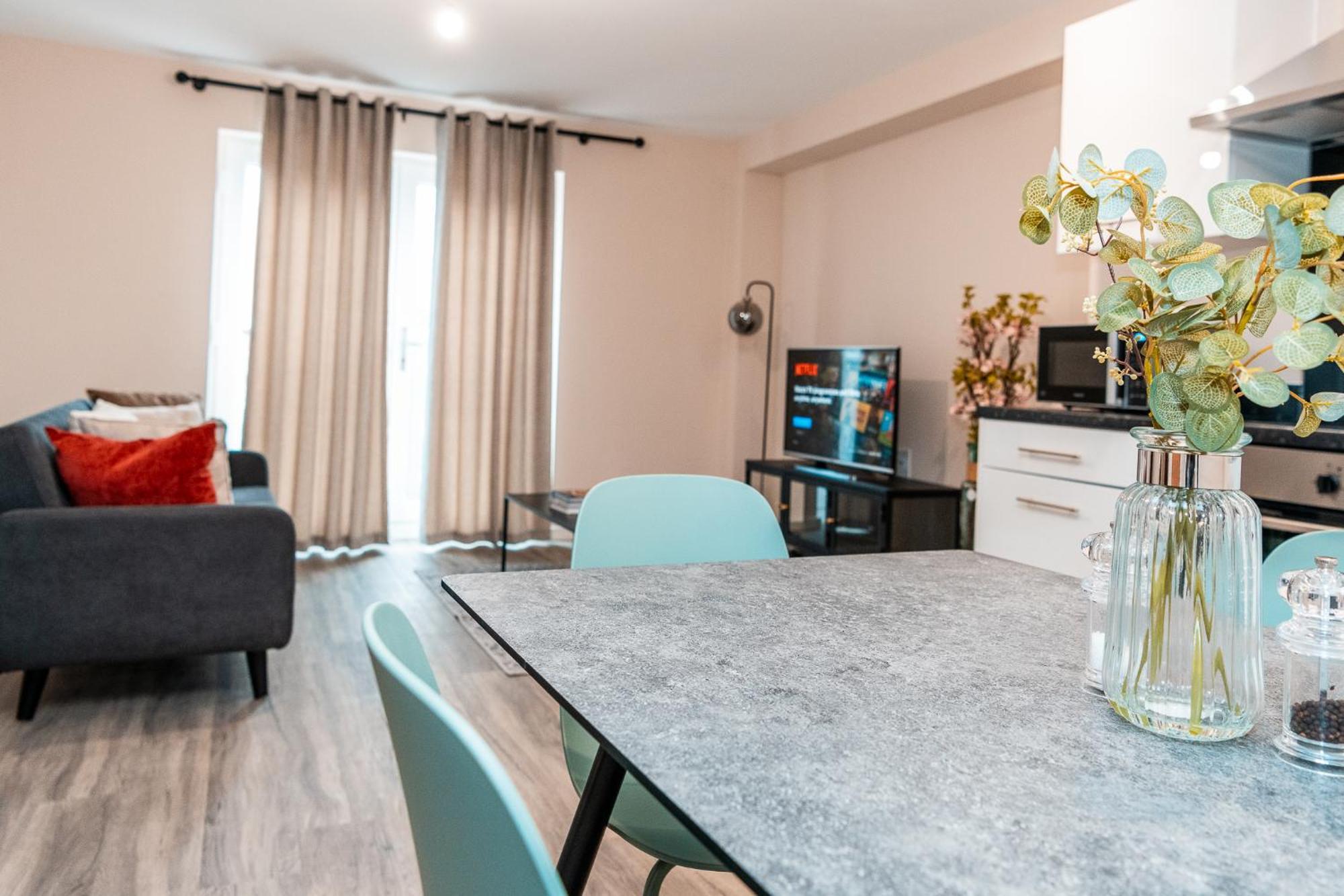 Appartement Entire 2 Bedroom And 2 Bathroom In -free Underground Parking