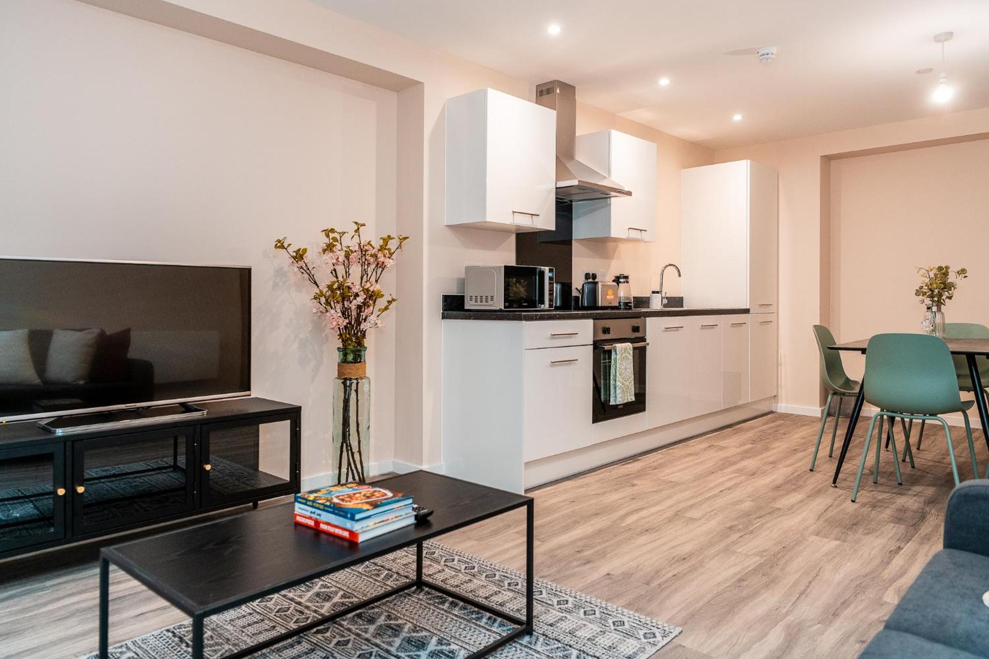 Entire 2 Bedroom And 2 Bathroom In -free Underground Parking Appartement Manchester