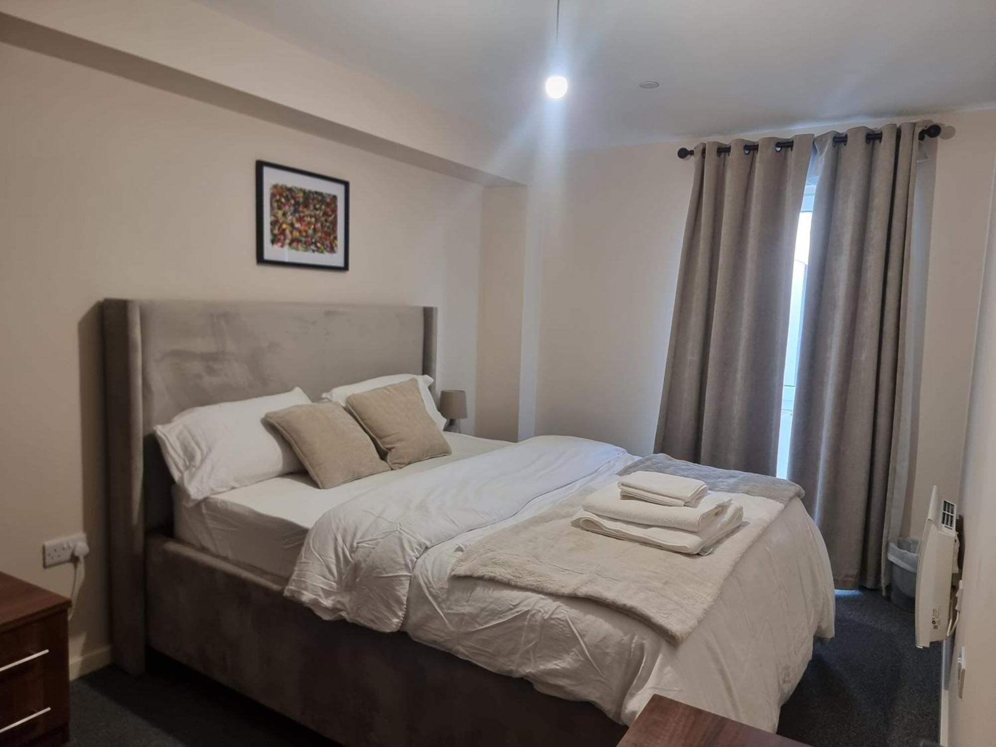 Appartement Entire 2 Bedroom And 2 Bathroom In -free Underground Parking *