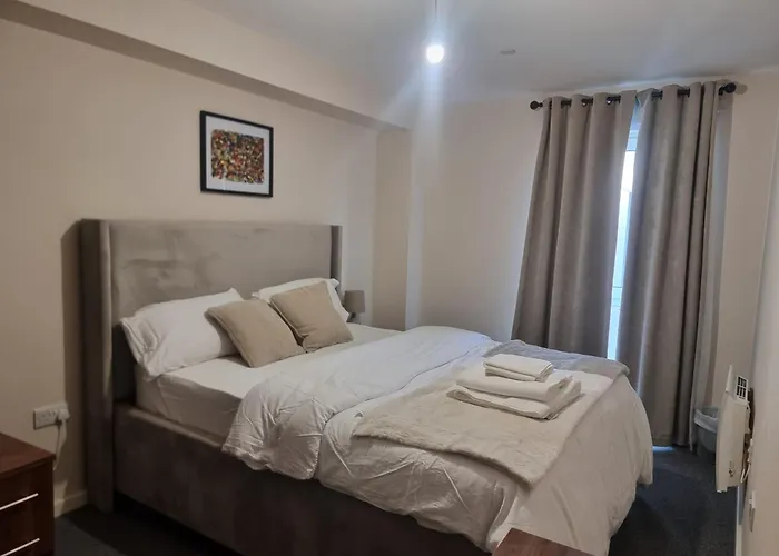 Entire 2 Bedroom And 2 Bathroom Apartment In Manchester City -Free Underground Parking