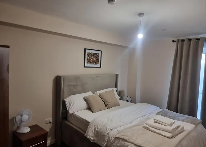 Entire 2 Bedroom And 2 Bathroom Apartment In Manchester City -Free Underground Parking